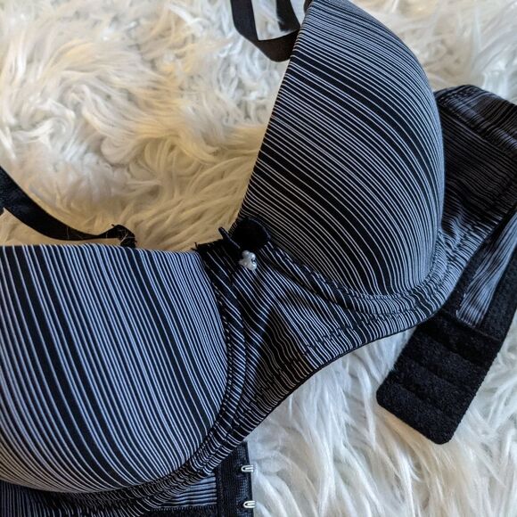 Sexy Pinstripe Bra with Removable Straps 32B - Picture 2 of 7